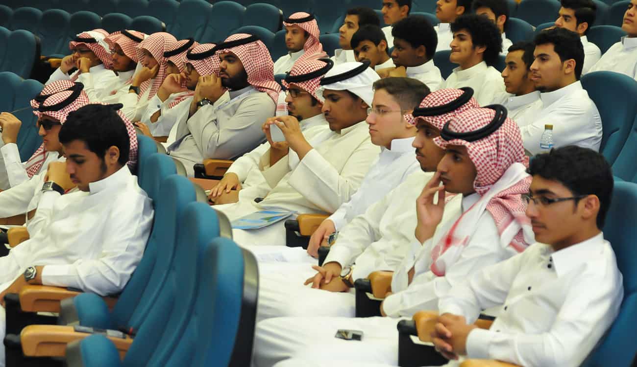 طالب ثانوي يدعو لإحياء اللغة العربية في مدارس المملكة!
