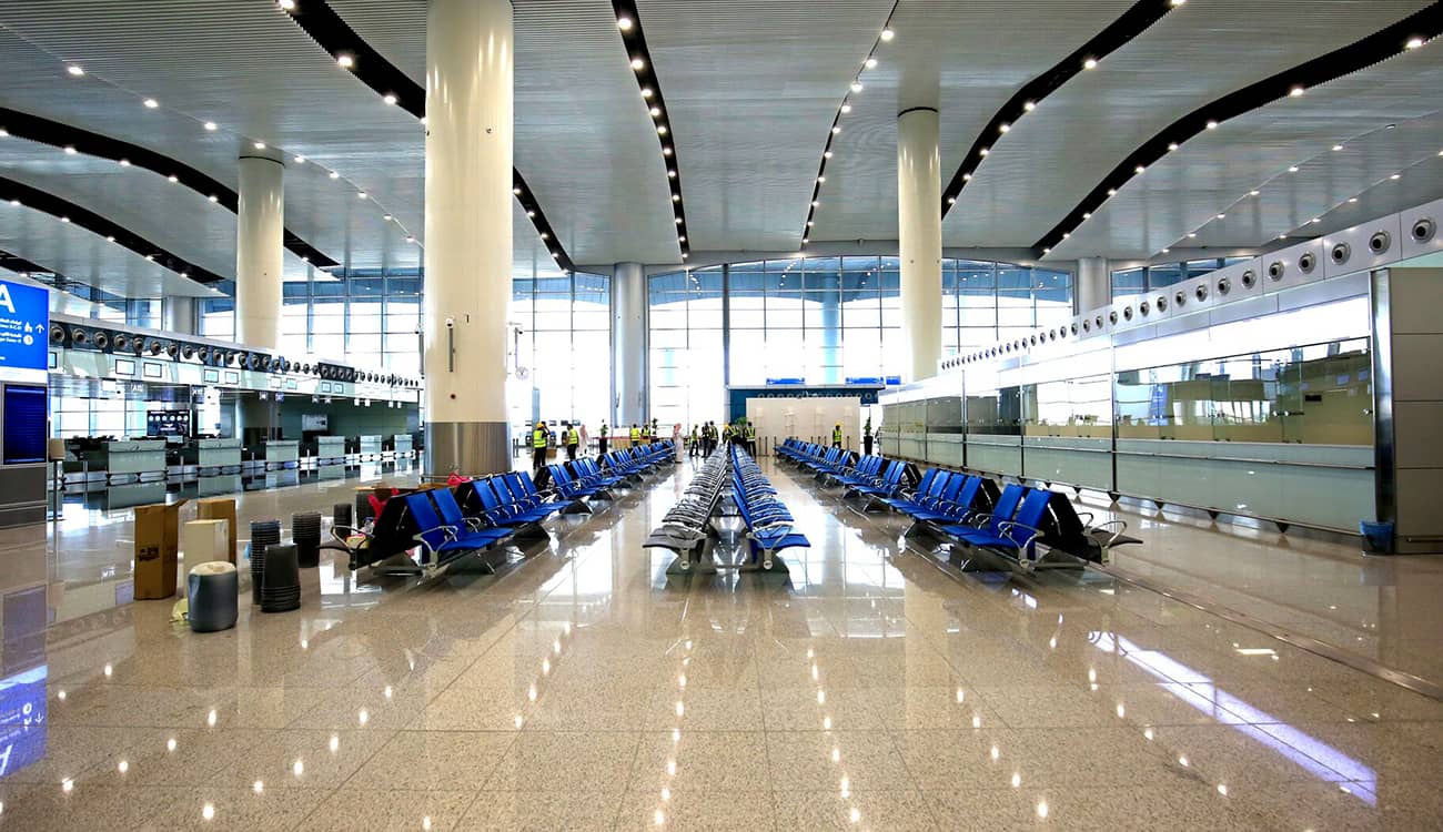 بالصور.. مطار الملك خالد يدعم ذوي الاحتياجات الخاصة بصالة مجانية