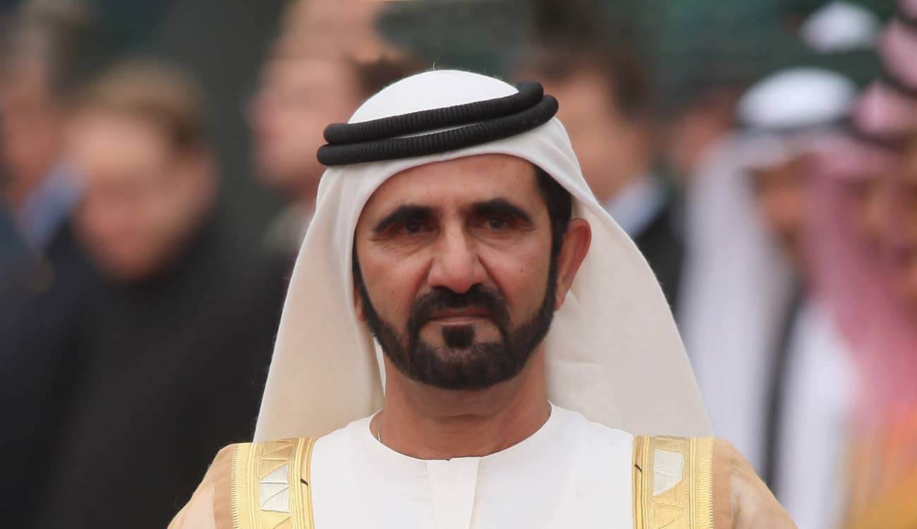 بالفيديو.. حاكم دبي يغير مسار مشروع نفق بسبب طائر