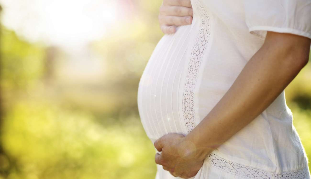 دراسة تحذر الحوامل اللاتي تتناول الأطعمة الدهنية: ستسبب أمراض خطيرة لطفلك