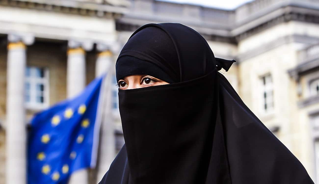 رابطة العالم الإسلامي توضح حقيقة تأييدها «حظر الحجاب» في أوروبا