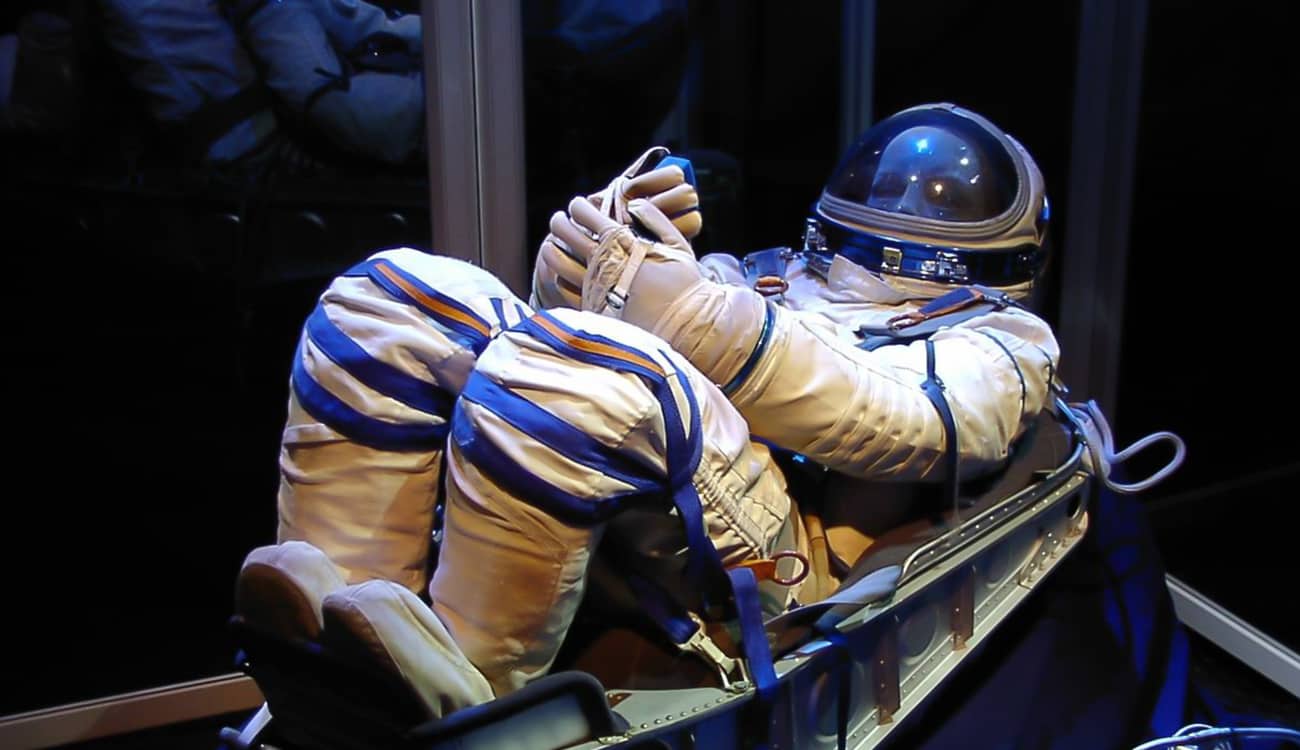 غسالة لتنظيف ملابس رواد الفضاء بثاني أكسيد الكربون!