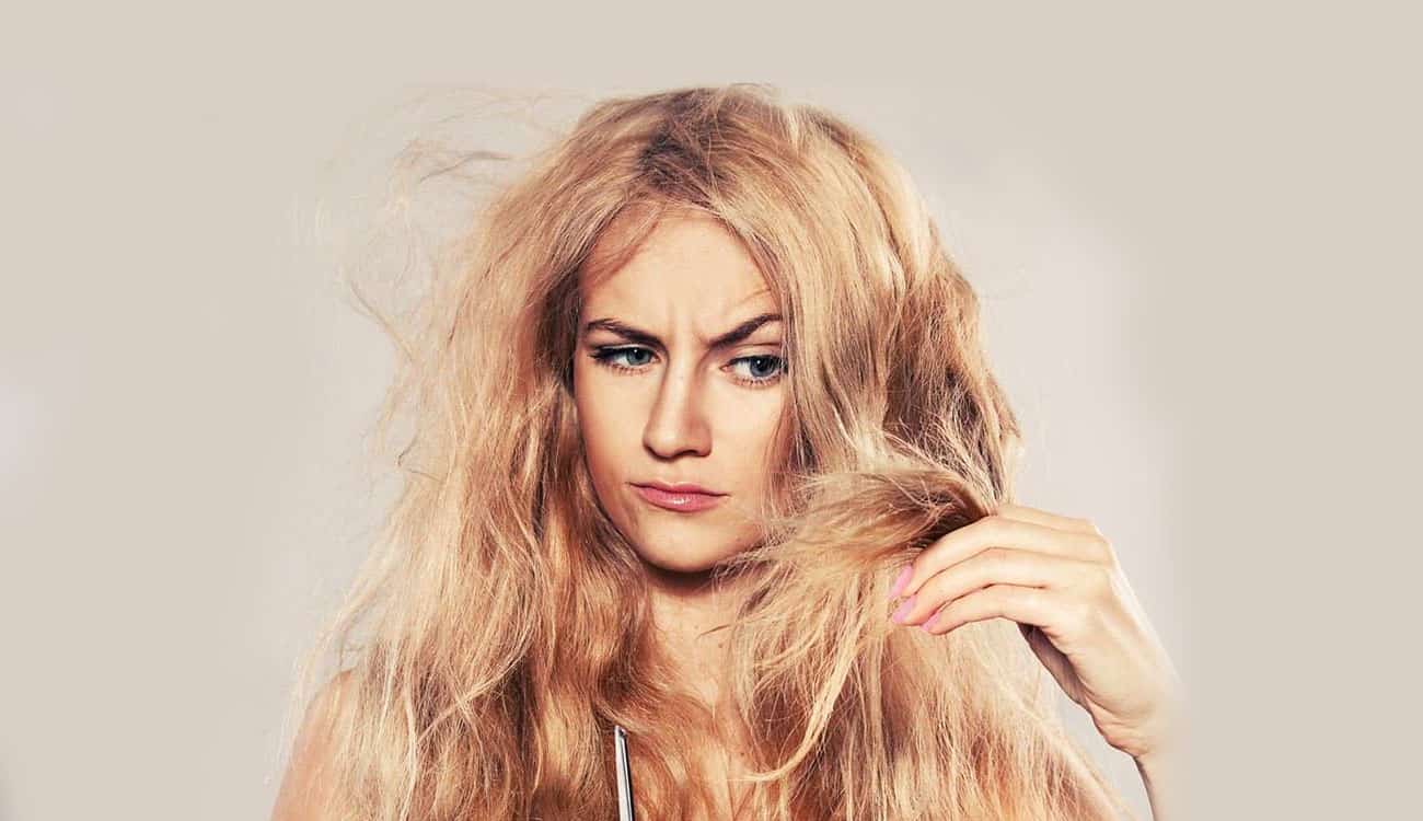 5 عادات يومية قد تُدمر شعرك !