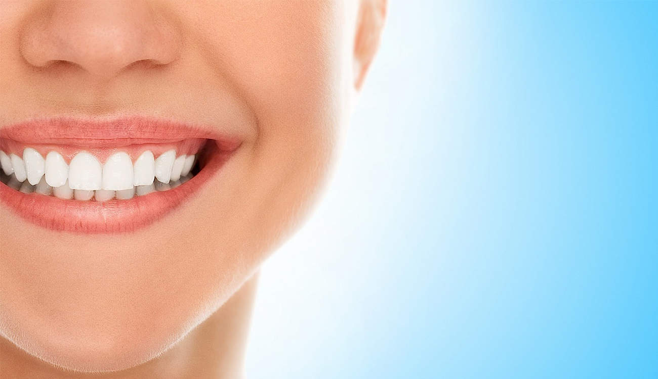 لابتسامة جذابة.. كيف تتخلص من إصفرار الأسنان؟