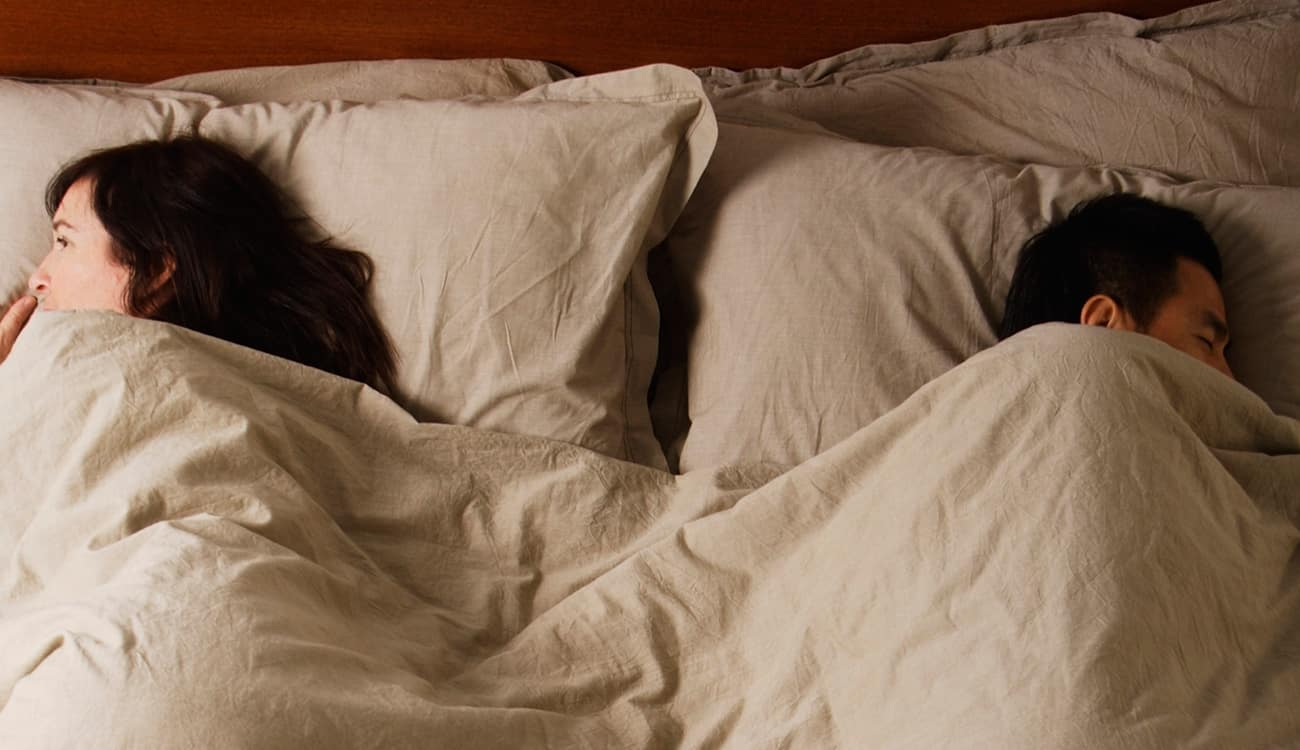 4 أشياء احرصي عليها قبل النوم حتى لا تخسرين زوجك