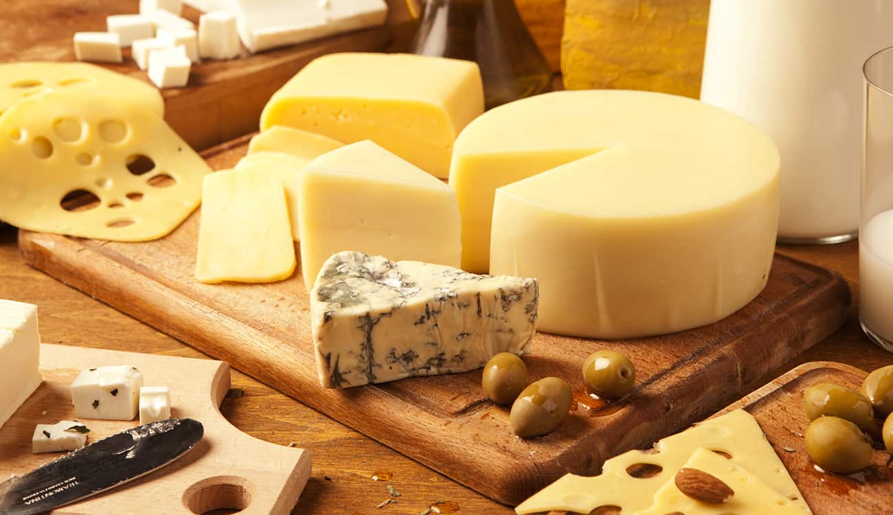 لن تُصدق.. كيف يؤثر تناول الجبن على السمع؟