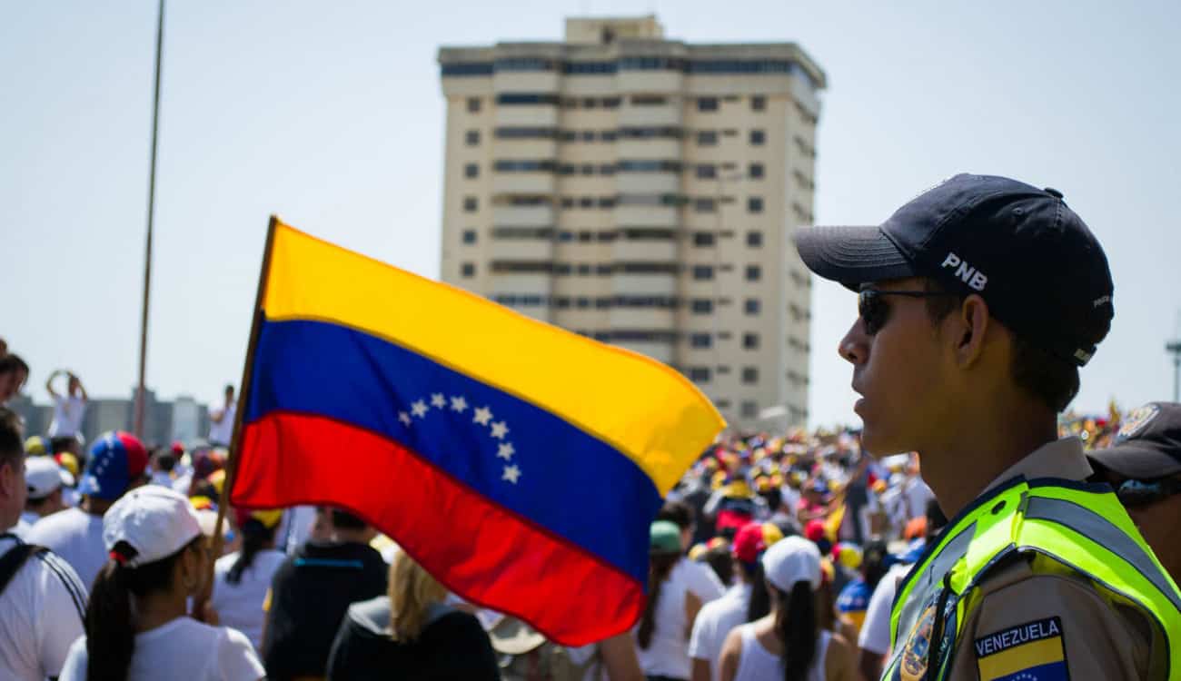 في فنزويلا .. المظاهرات تخلِّف 9 قتلى بينهم مرشح انتخابي