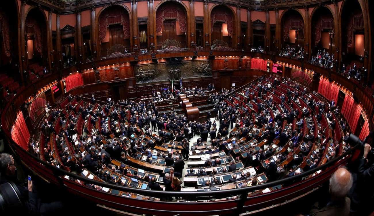 مشروع قانون لتنظيم «سيلفي» المشاهير يثير الجدل في إيطاليا!
