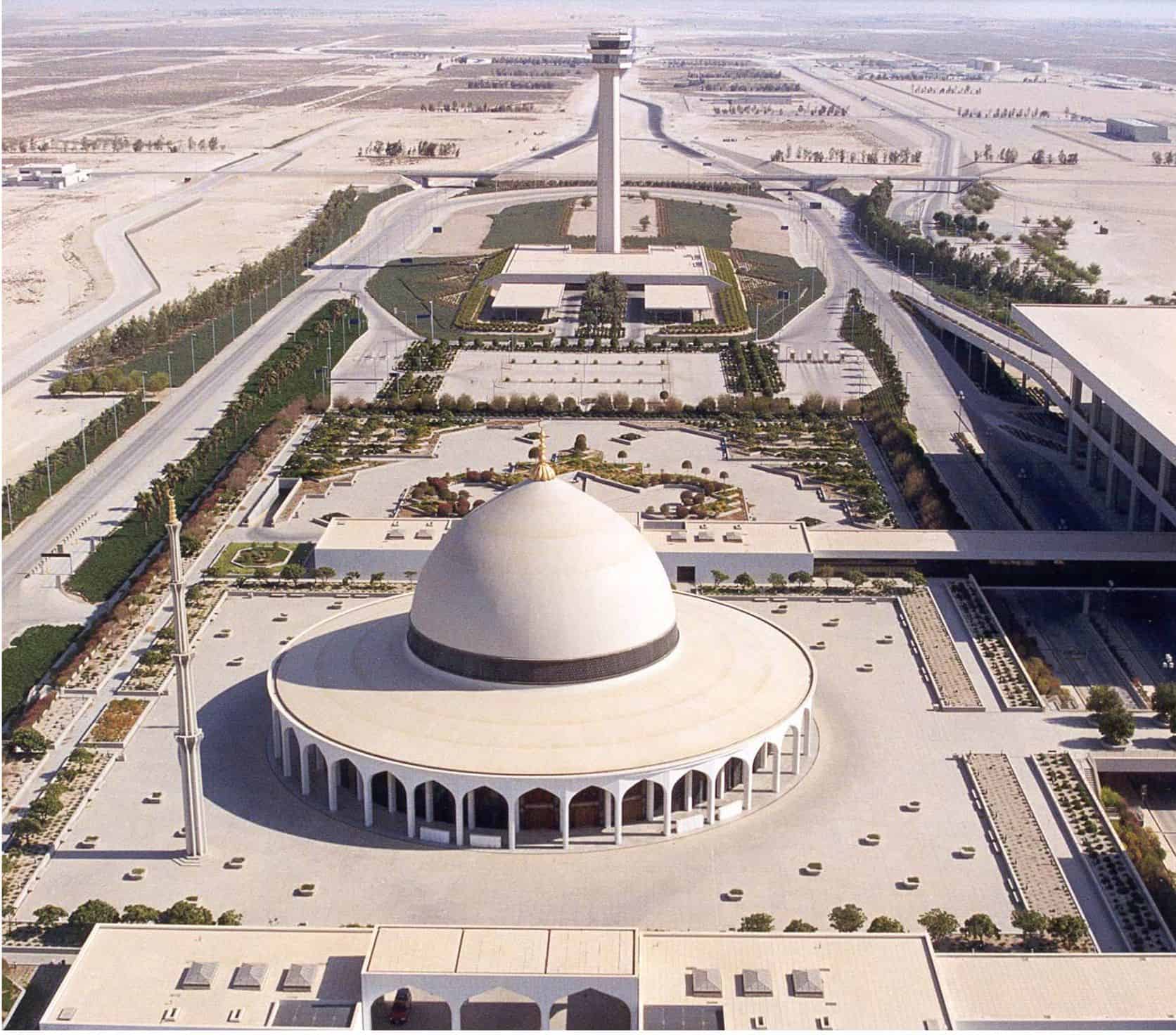 مدارج وصالات ومواقف اضافية .. عقدٌ لتطوير مطار الملك فهد لـ30 عاماً