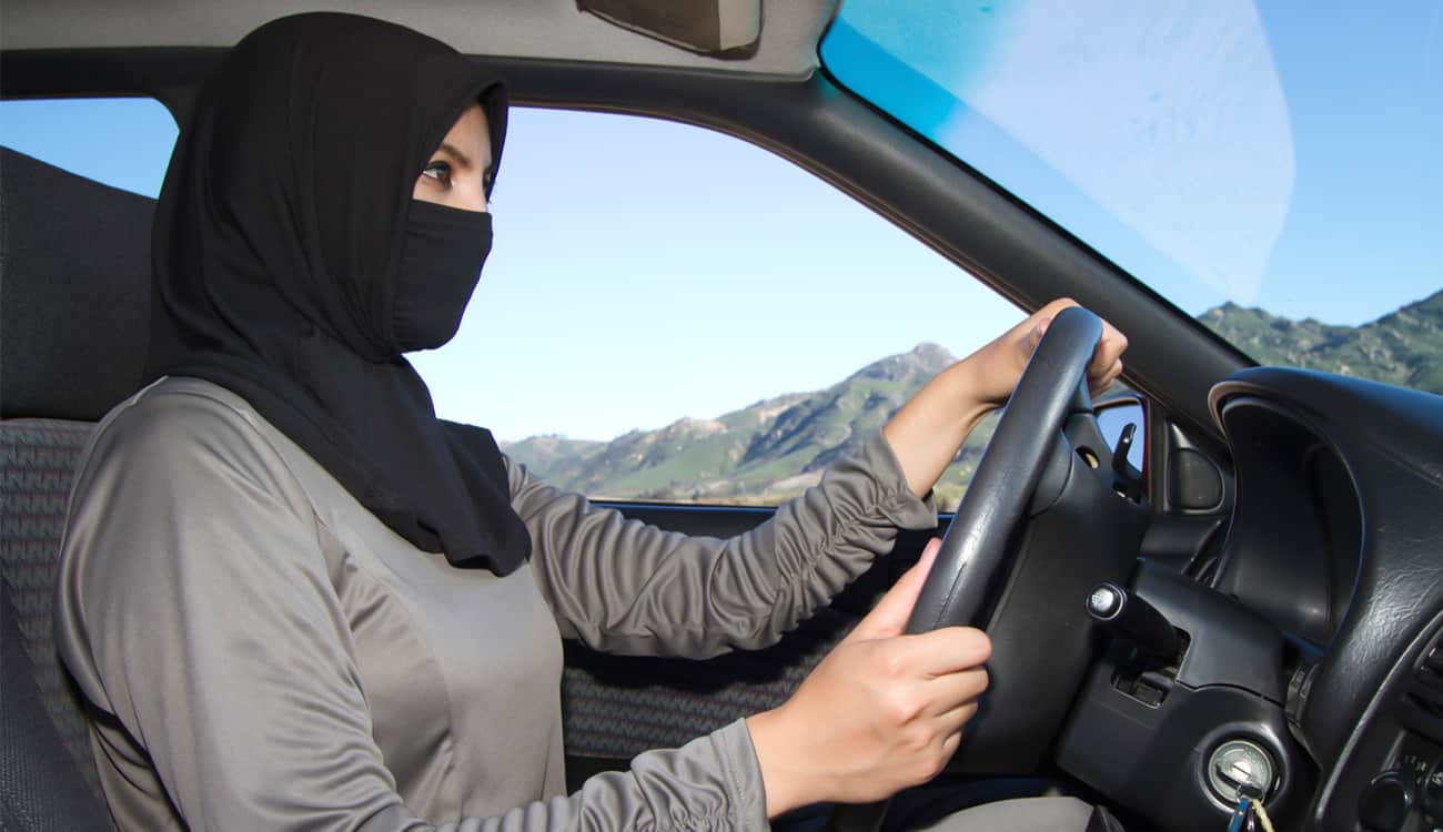 عروس سعودية تشترط سيارة وتمكينها من القيادة في عقد الزواج