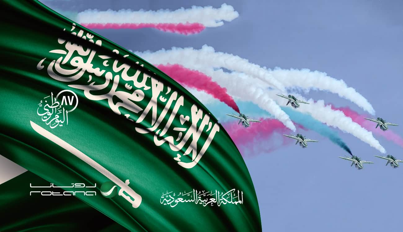 العروض الجوية ما زالت تواصل الاحتفال باليوم الوطني في سماء جدة