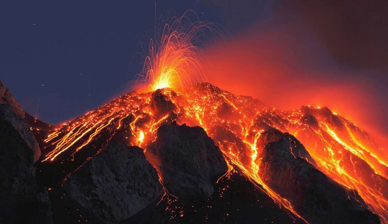 بركان هائل يثير الرعب في جزر الكناري