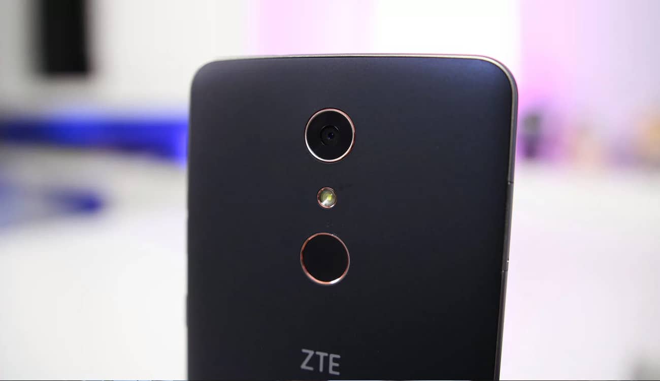 ZTE الصينية تطرح هاتفًا بـ 4 كاميرات