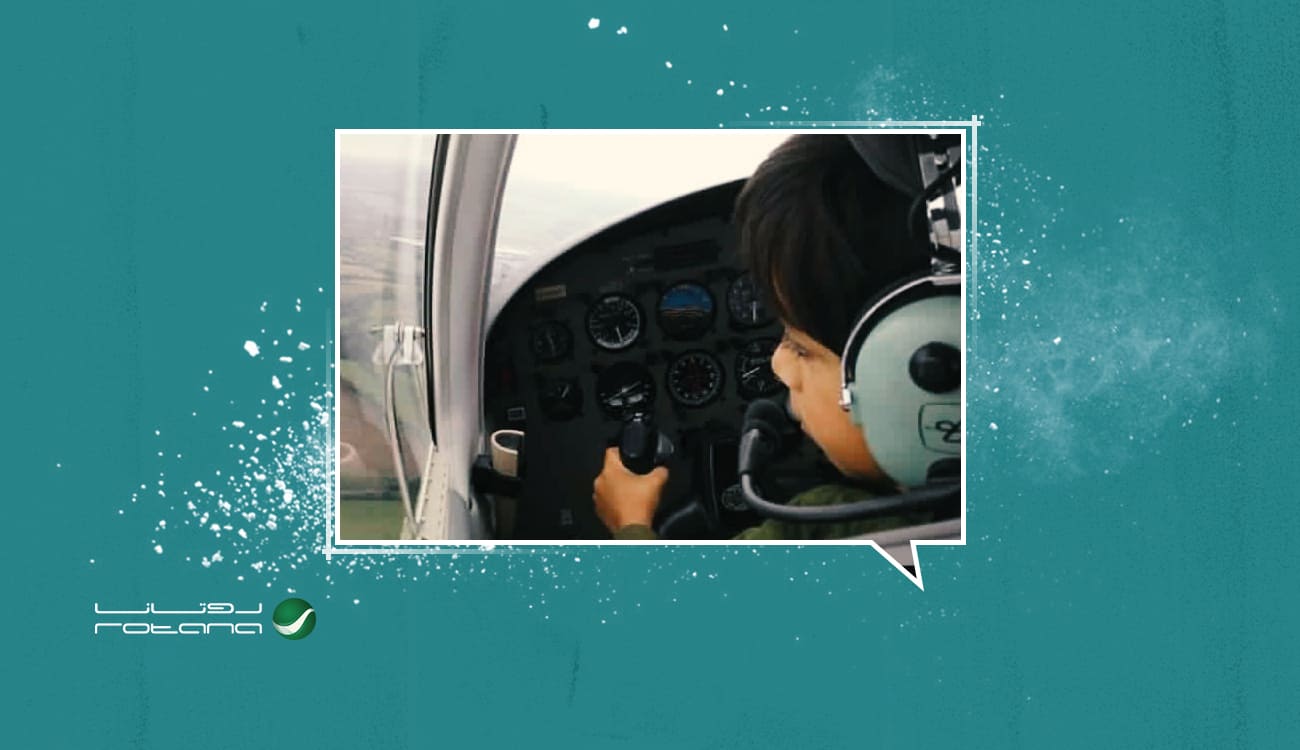 في مهمة مستحيلة .. طفل عمره 7 سنوات يقود طائرة في السماء