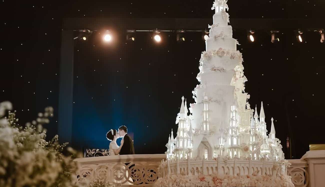 شاهد.. أطول كعكة زفاف في العالم تضاهي قلعة حقيقية
