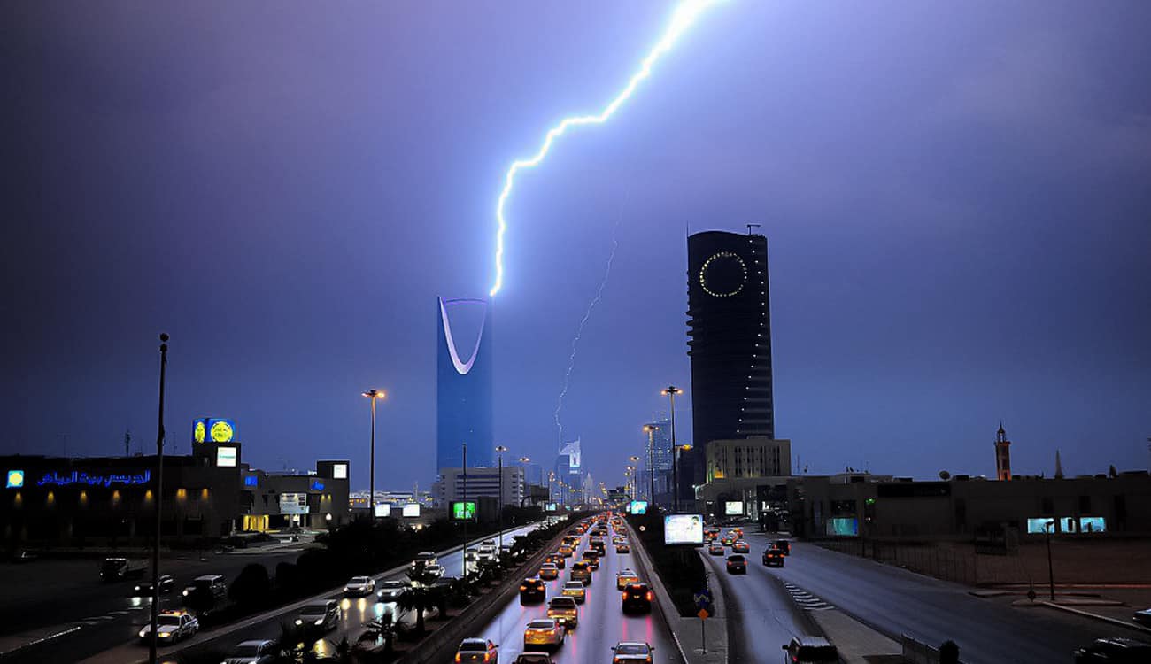 «الإنذار المبكّر» يحذر الرياض من حالة ماطرة تستمر للخميس المقبل