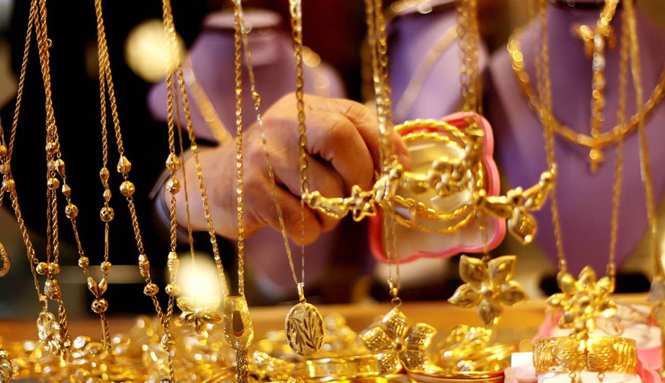 «توطين الذهب» يوفر 20 ألف وظيفة للسعوديين.. وهذه غرامة المخالفين