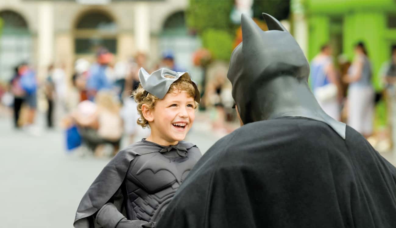 شاهد.. باتمان وطفل سوري يحصدان جائزة العام