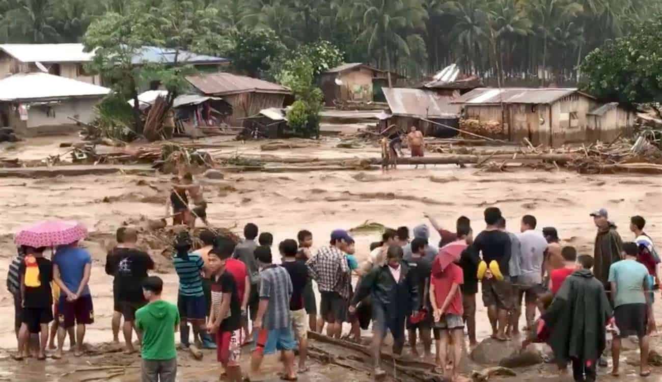 شاهد.. عاصفة في الفلبين تخلف 120 قتيلًا و160 مفقودًا