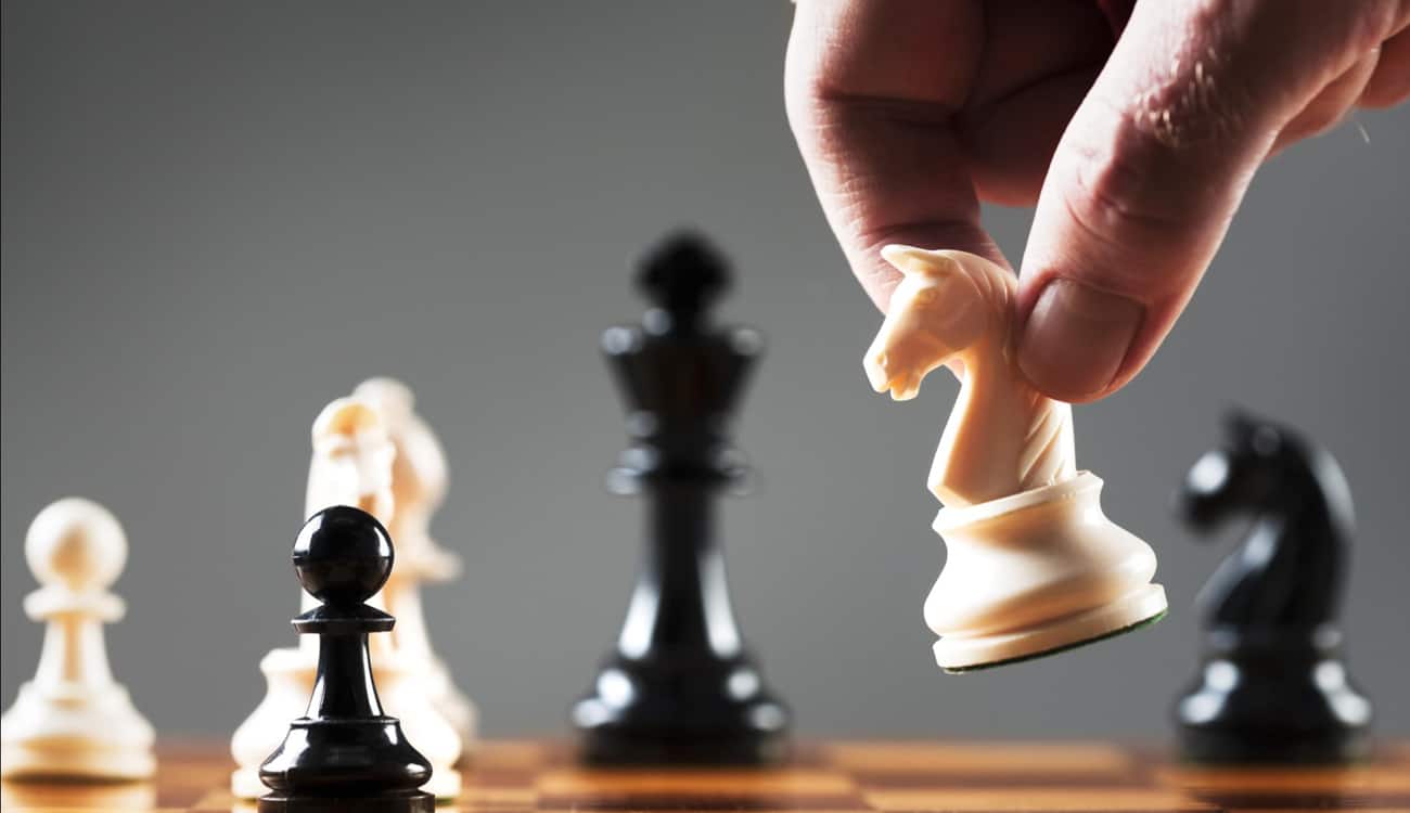 مفاجأة في بطولة كأس الملك سلمان للشطرنج العالمية.. خسارة بطل العالم