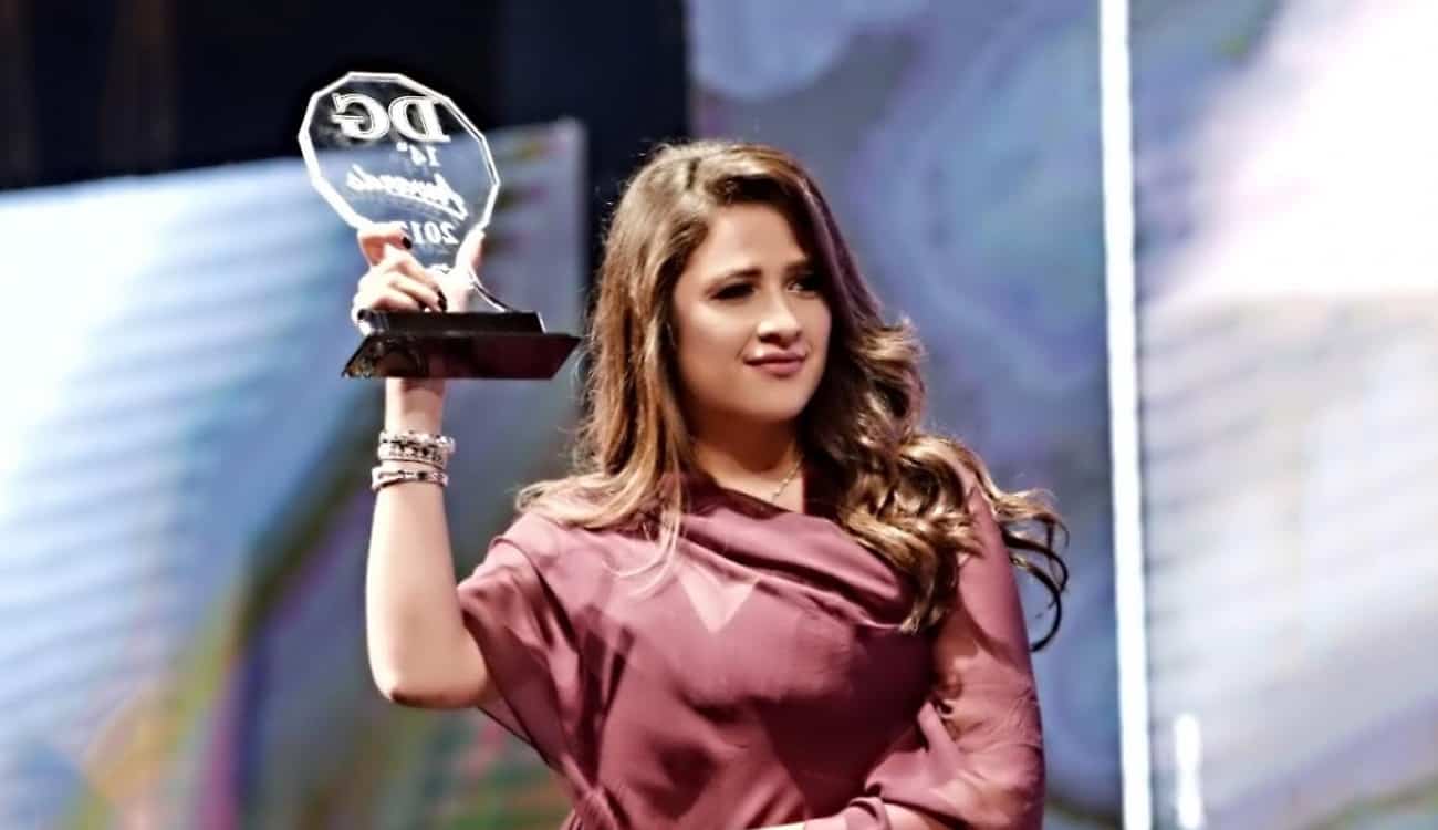 رد فعل ياسمين عبد العزيز بعد حصولها على جائزة أفضل ممثلة كوميدية لعام 2017