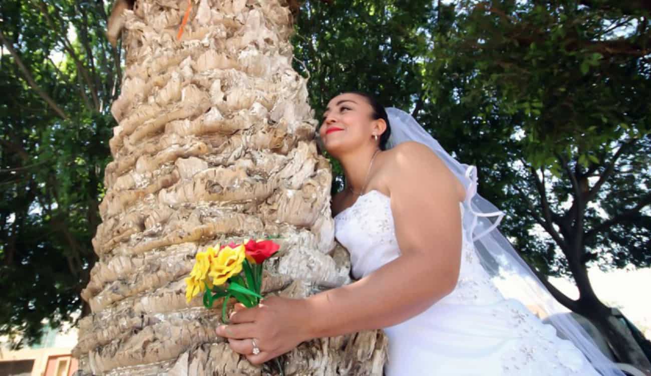 بالصور .. النساء يتزوجن الأشجار في المكسيك.. اعرف السبب!