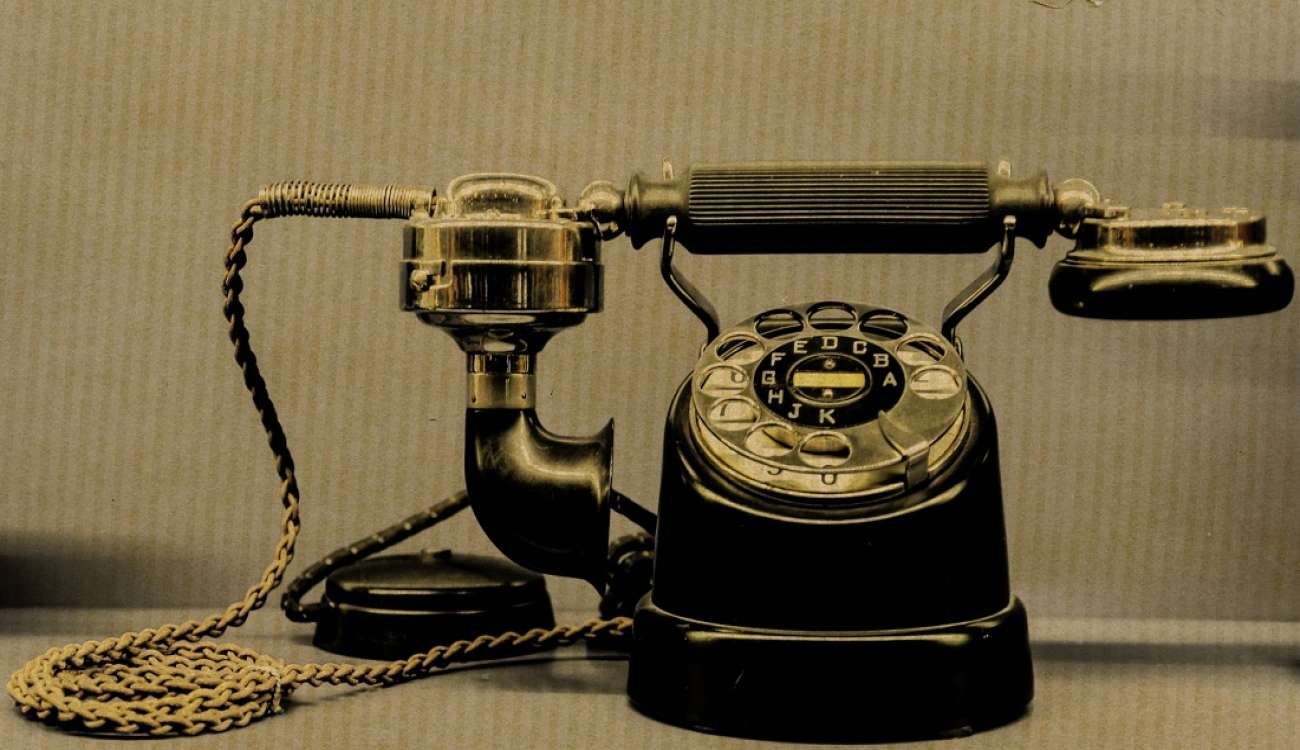 ما قصة التليفون المُهدى من وزير الاتصالات إلى الملك سلمان؟