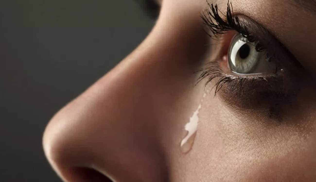 الدموع تكشف حقائق مذهلة عن مرض «الشلل الرعاش»