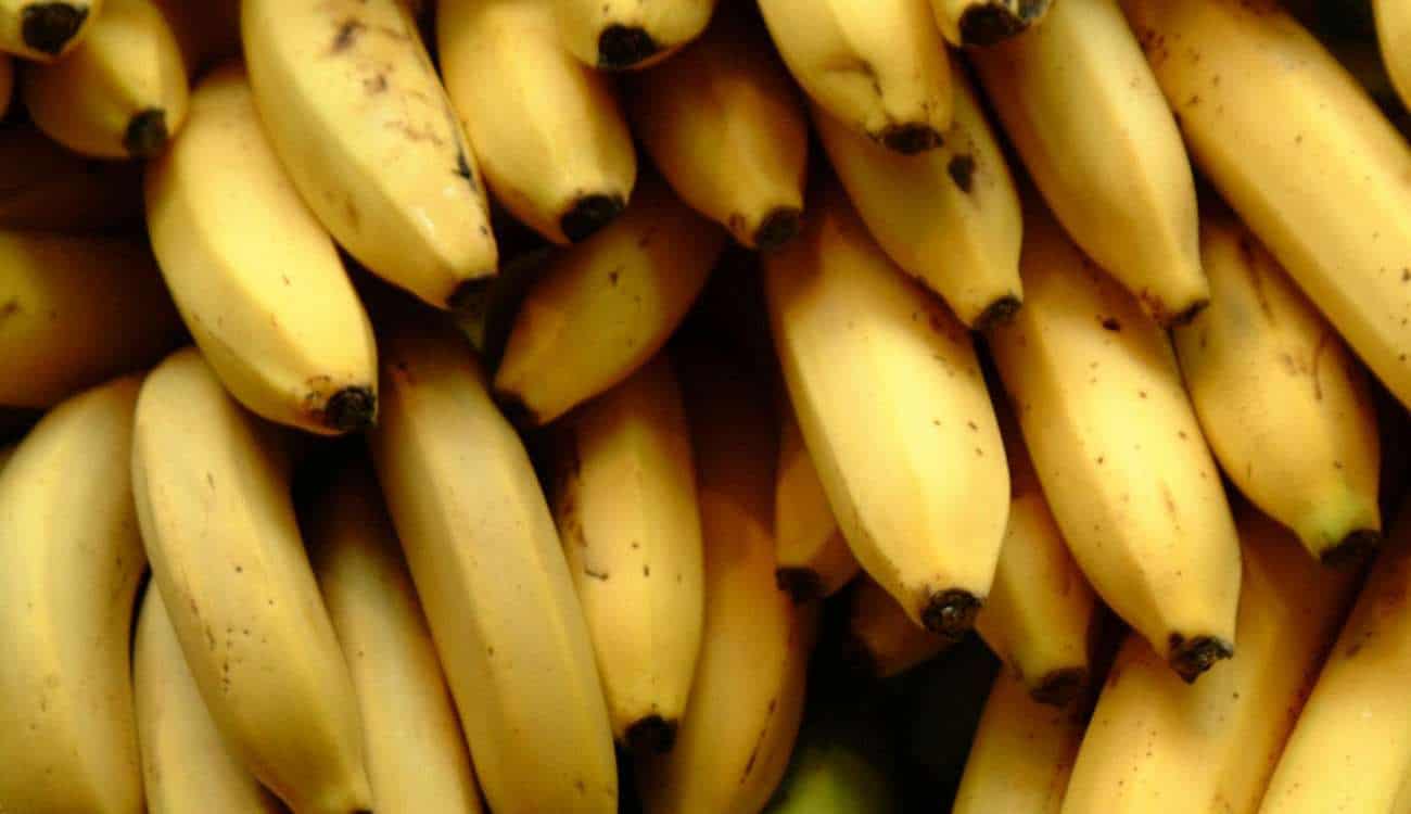 نوع من الموز الطبيعي يُؤكل بقشره.. هل تعرفه؟