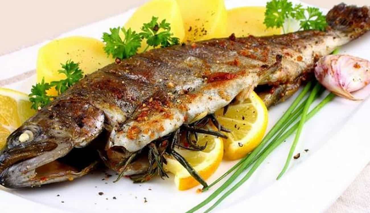 دراسة: تناول الأسماك مرتين أسبوعيًا يطيل العمر
