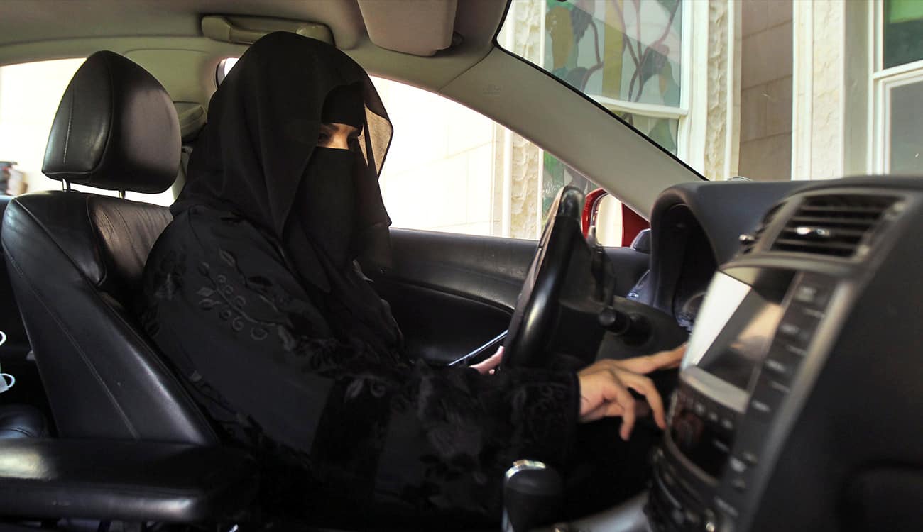 260 امرأة سعودية يخضن تجربة القيادة بمعرض الرياض للكتاب!