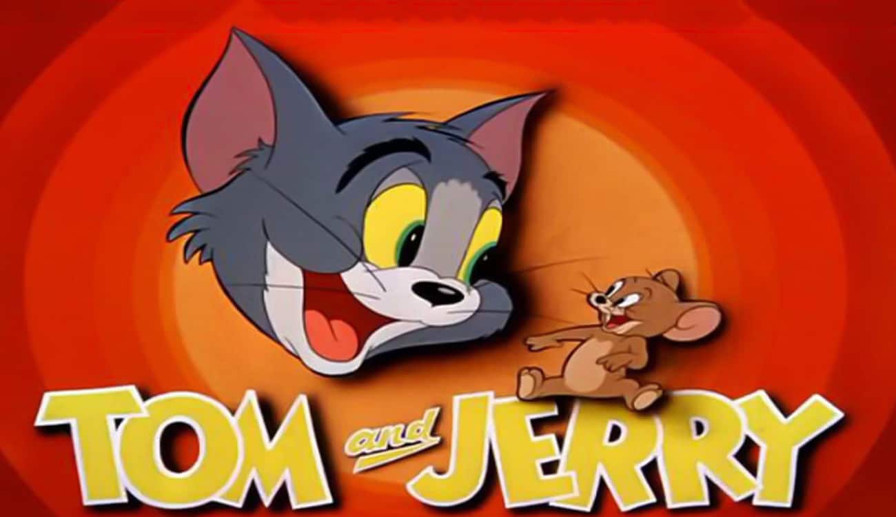 فيديو طريف على طريقة توم وجيري.. فأر يطارد قطا ويحرجه!