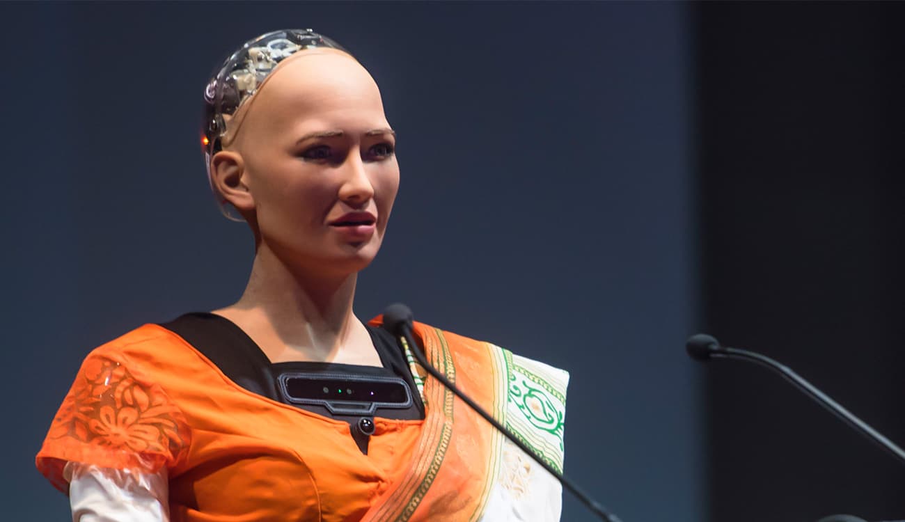 هل تصدق؟.. روبوت تتوهج بمشاعر إنسانية في خطابها وتثير الدهشة