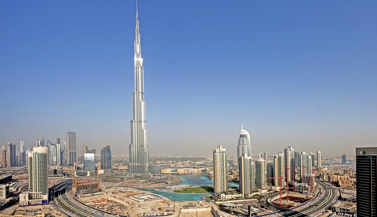برج خليفة يحتفي بمرور 10 أعوام على استخدام «إنترنت الأشياء»