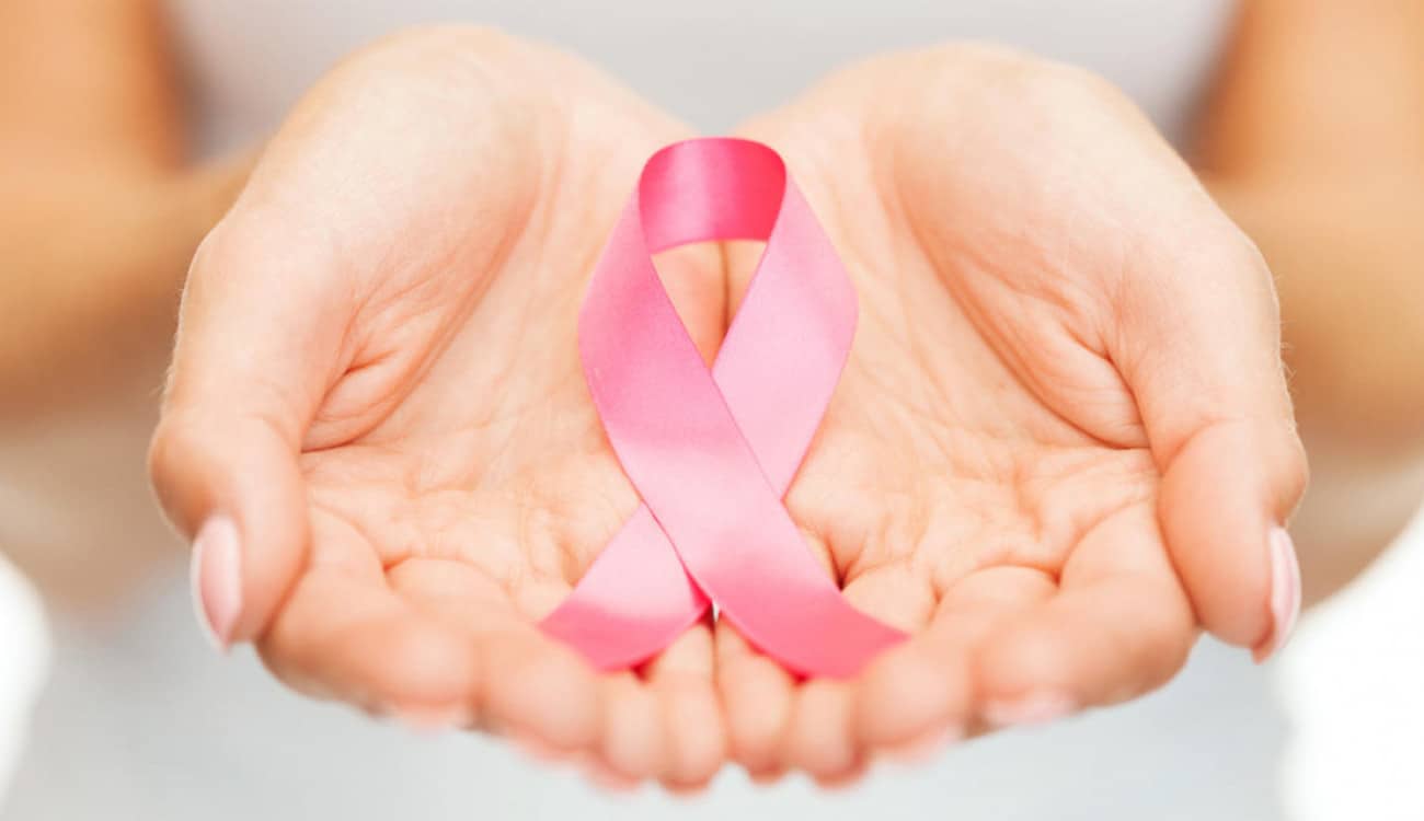 أعراض تحذر من خطر سرطان الثدي.. تعرفي عليها