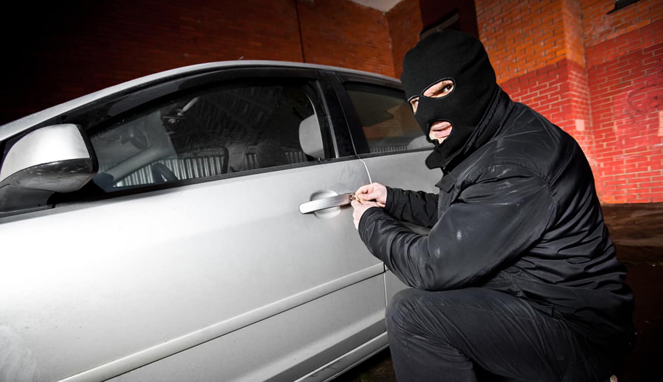 مبرمج يعرض نصائح بسيطة لمنع سرقة سيارتك