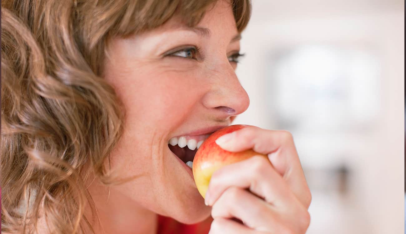 ألزهايمر والسكري أهمها.. التفاح يحمي الجسم من أمراض خطيرة