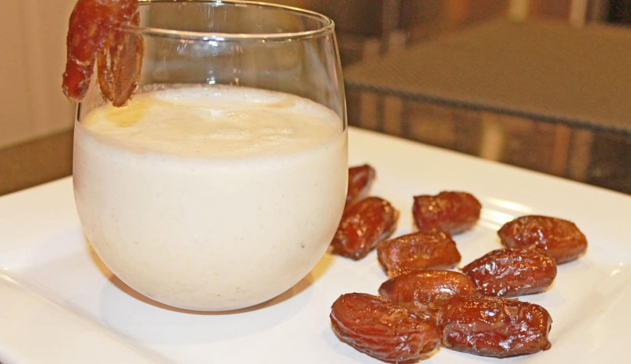 «الحليب بالتمر».. كنز الفوائد الصحية في رمضان