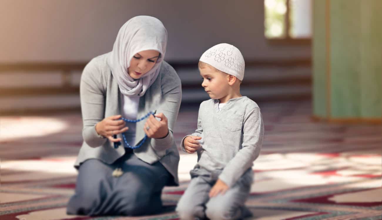 كيف تعلمين طفلك الصدقة في رمضان؟