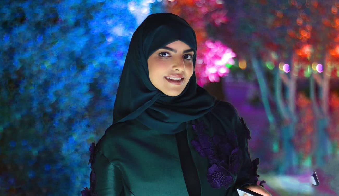 سارة الودعاني تستلهم قوة المرأة السعودية من روح كليوباترا