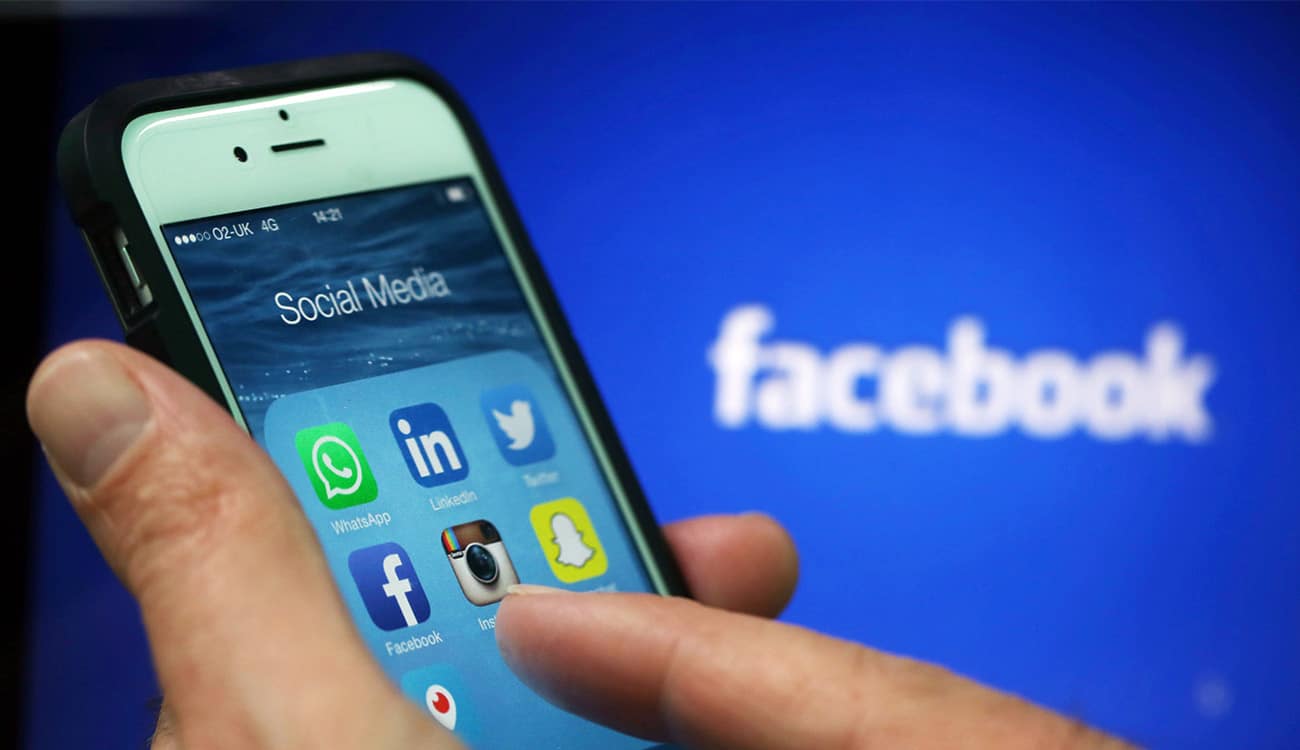«فيسبوك» يوسع استخدام زر عدم الإعجاب