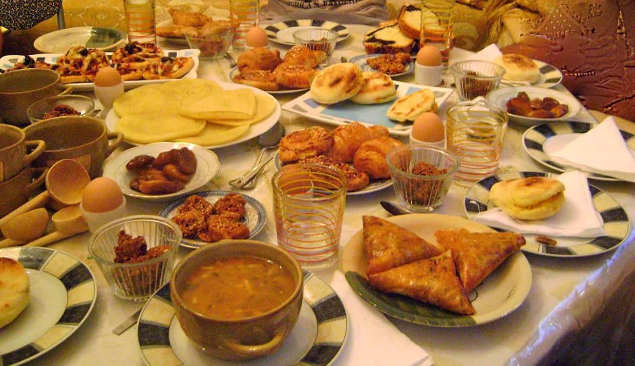 10 أكلات رئيسة تزيّن موائد الإفطار بالدول الإسلامية في رمضان.. اعرفها