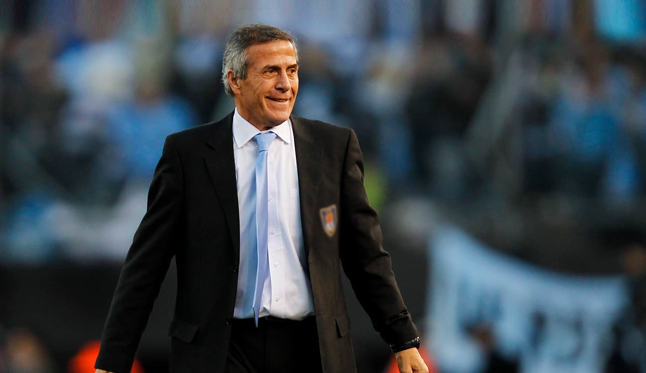 مدرب منتخب أوروغواي يعلق على مستوى الفراعنة