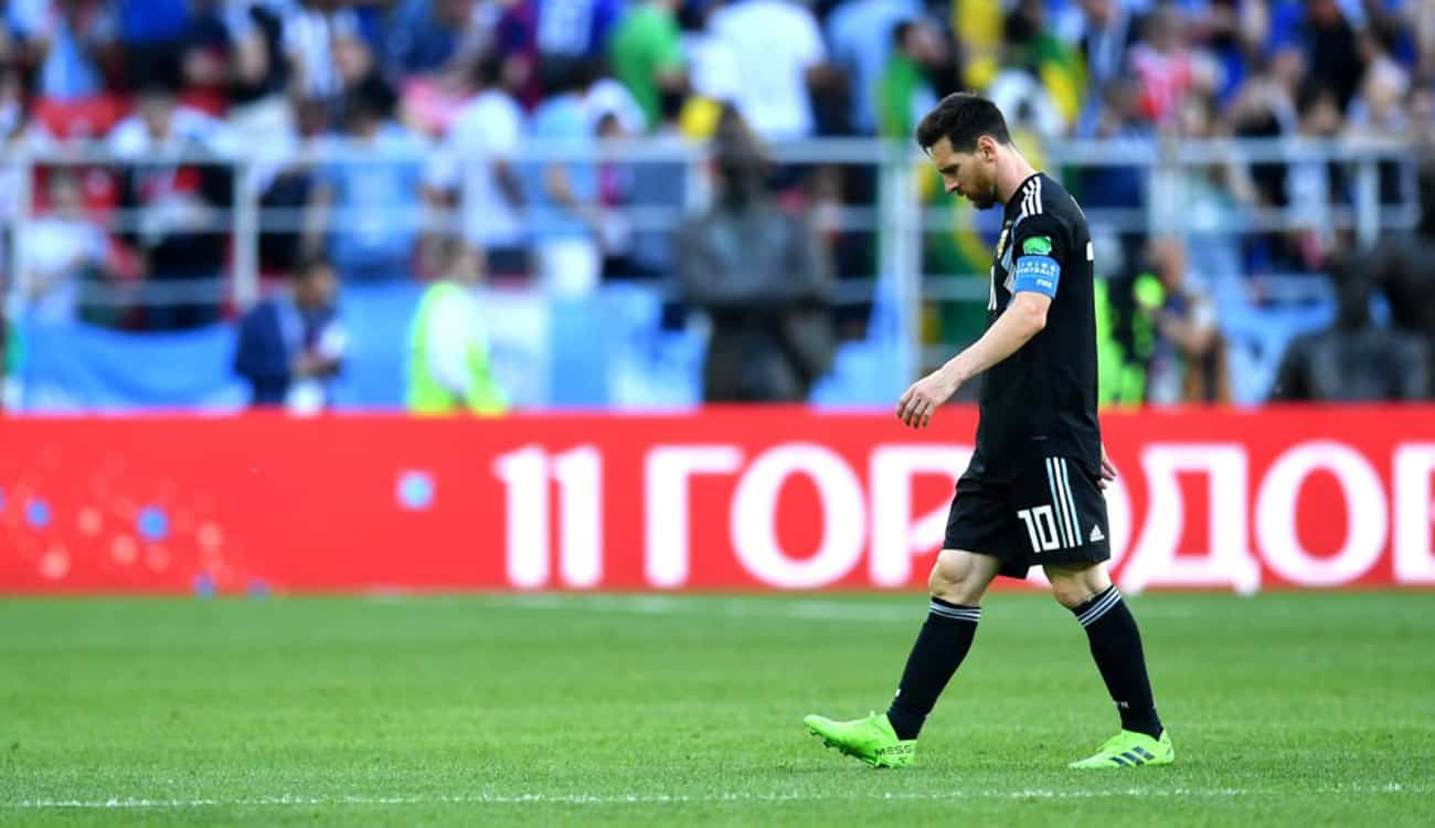 مارادونا: ما قدمه الأرجنتين أمام آيسلندا عار.. وميسي يغلي