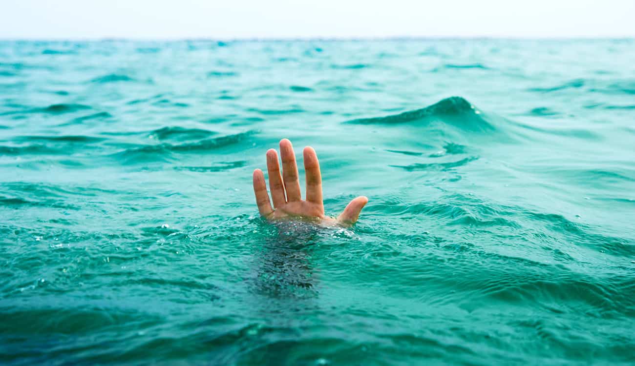 «الغرق في المسبح» يهدد الأطفال هذا الصيف وينذر بالطلاق