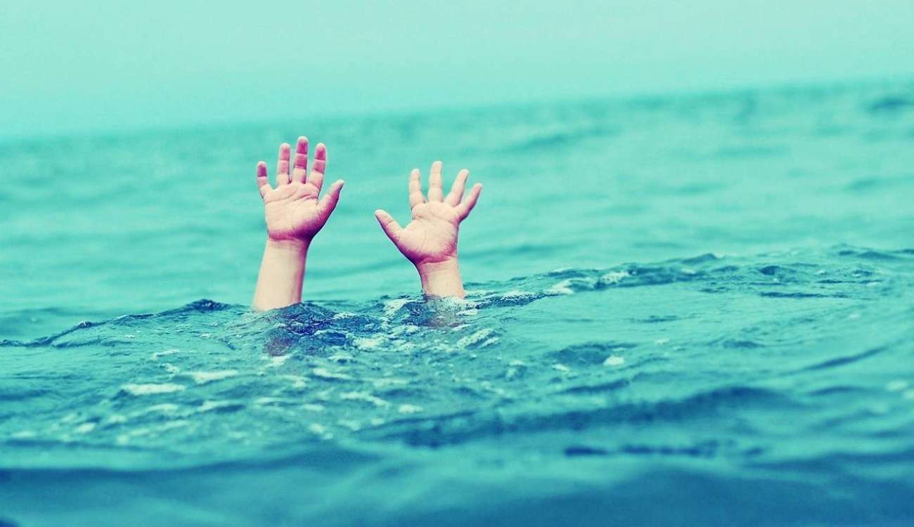 فيديو مروع.. لحظة غرق شخص في البحر أثناء التقاط الصور