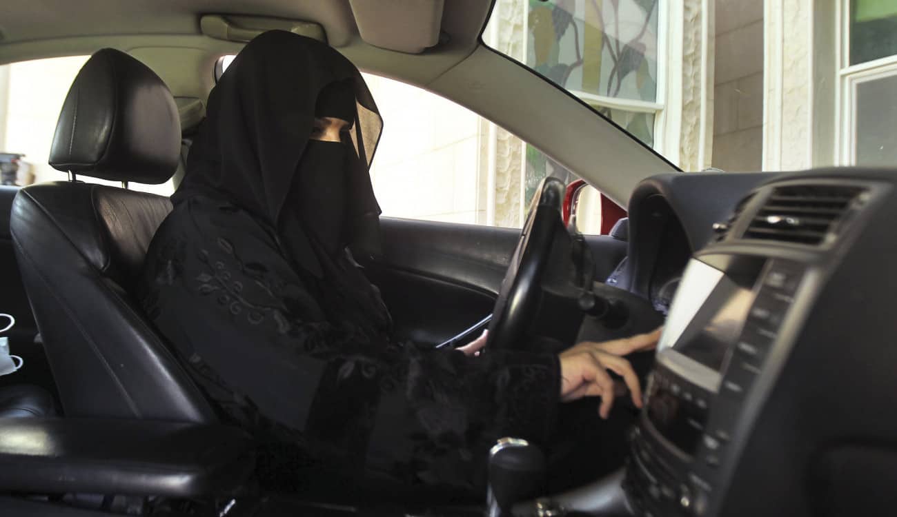 نصائح الرجال لقائدات السيارات السعوديات في اليوم الأول