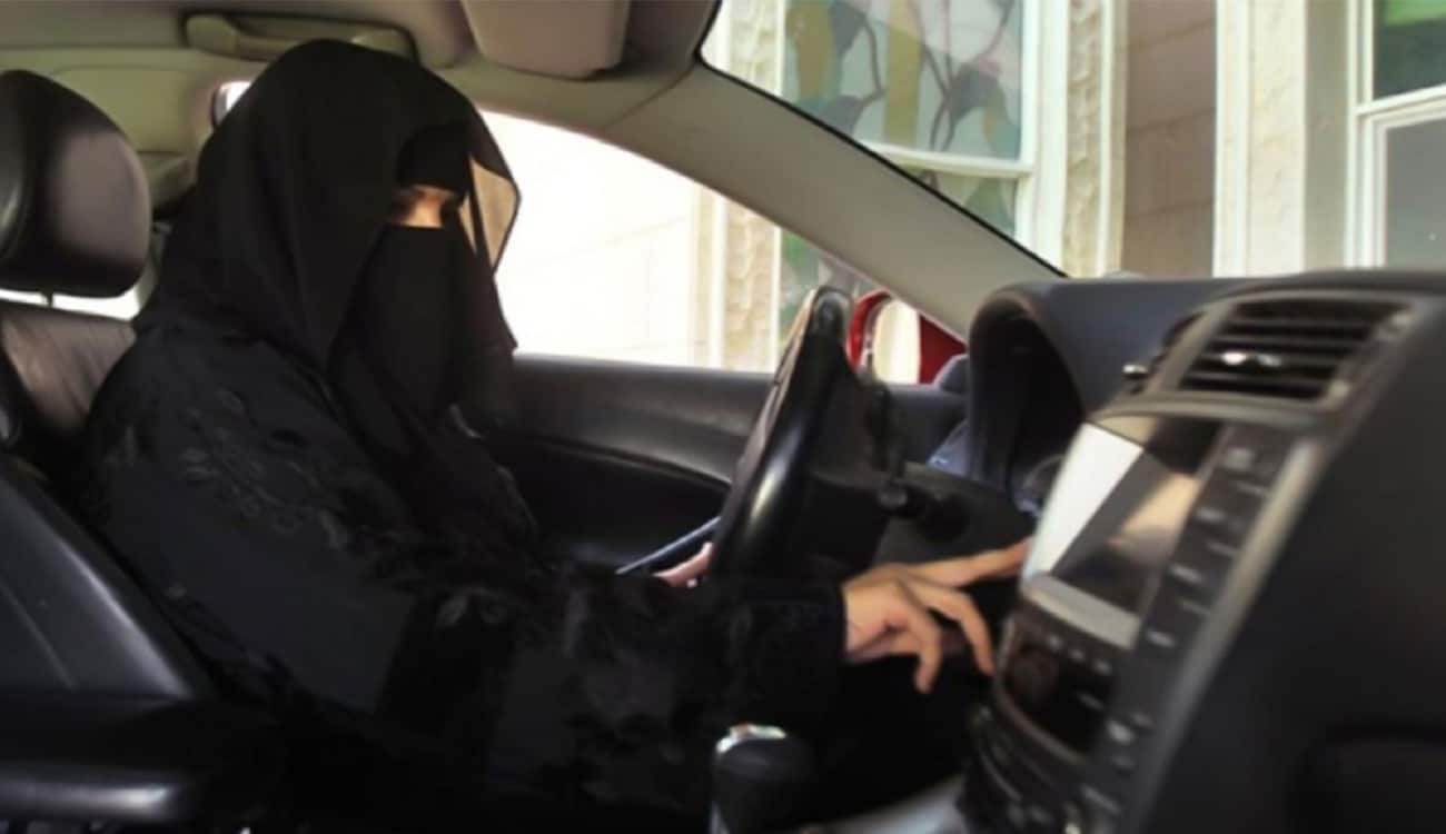 فيديو.. عهد جديد للمرأة السعودية.. والرياض تتزين بلوحات تحفيزية لقيادة السيارات