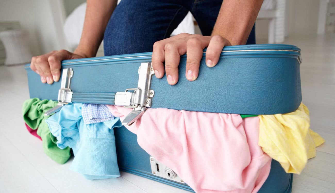 5 أشياء ضرورية لحقيبة سفرك في عطلة العيد