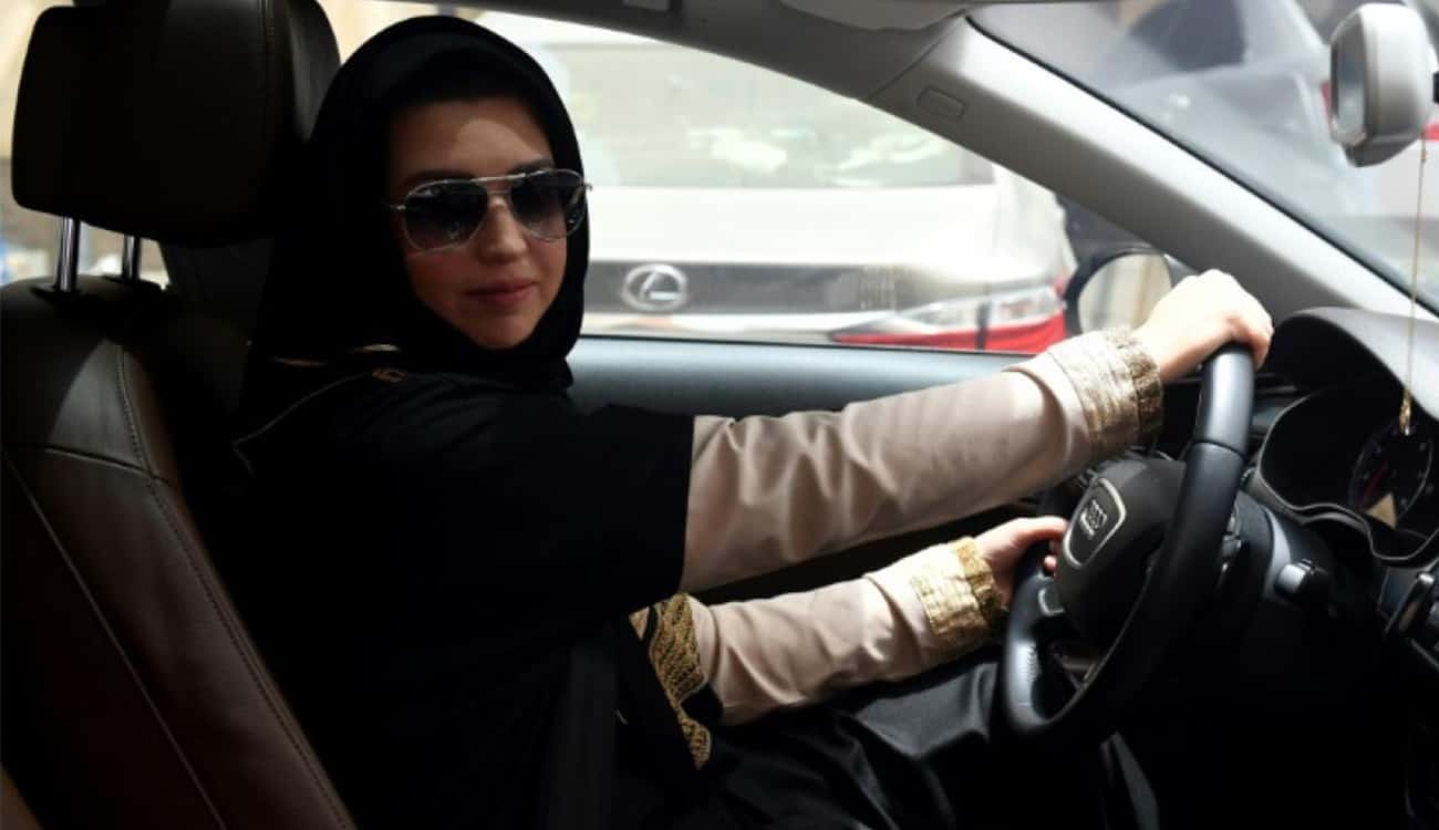 «شغلن سياراتكن».. هكذا احتفت «عرب نيوز» بقيادة المرأة السعودية